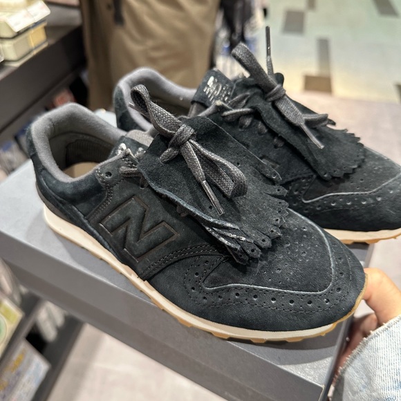 New Balance 996 Black with Fringed Tongue Kilties Suede - Picture 2 of 2